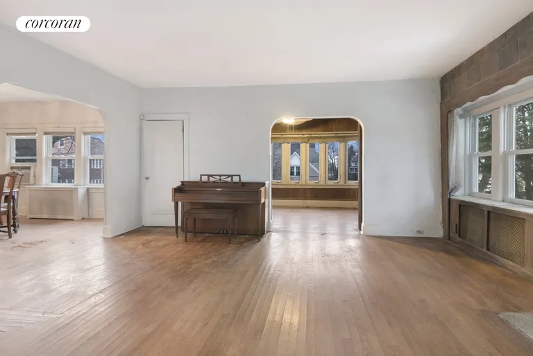 New York City Real Estate | View 261 Nuber Avenue | room 2 | View 3
