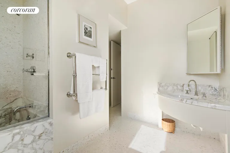 New York City Real Estate | View 10 Gracie Square, PHS | Second Bathroom | View 17