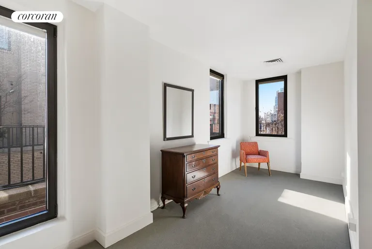 New York City Real Estate | View 10 Gracie Square, PHS | Double Staff Room Suite  | View 28
