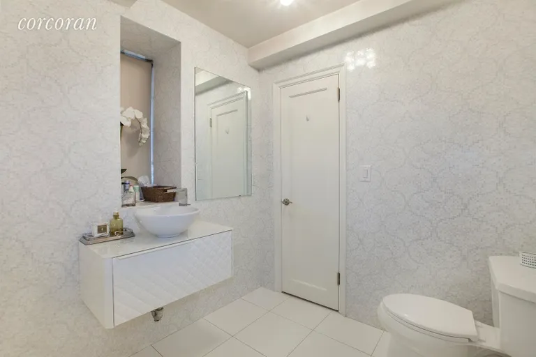 New York City Real Estate | View 71 East 77th Street, 1A | Bathroom | View 5