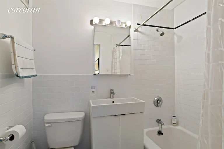 New York City Real Estate | View 270 Jay Street, 11F | Bathroom | View 9