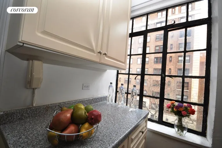New York City Real Estate | View 25 Monroe Place, 5B | room 2 | View 3