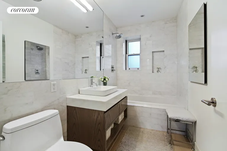 New York City Real Estate | View 183 Columbia Heights, 4 | Large hall bath shared by two bedrooms | View 9