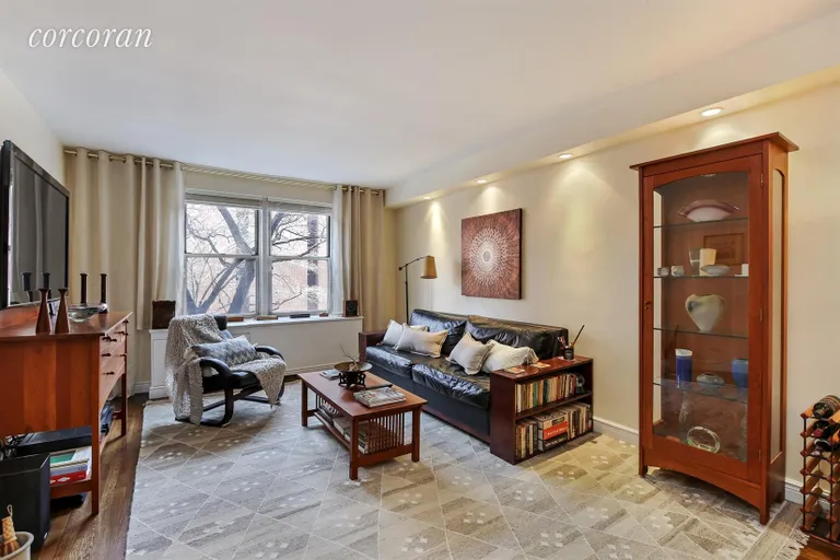 New York City Real Estate | View 64 East 94th Street, 3E | 2 Beds, 2 Baths | View 1