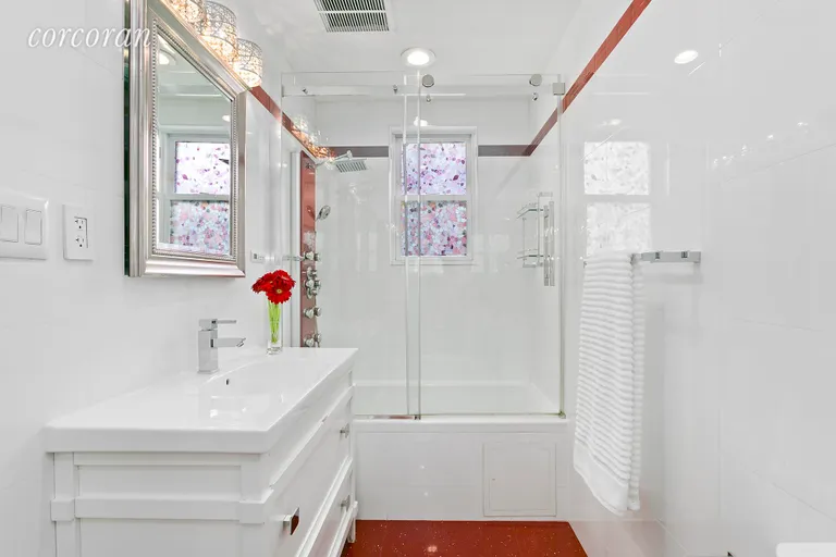 New York City Real Estate | View 32 Reeve Place | Stunning bathroom with soaking tub | View 4
