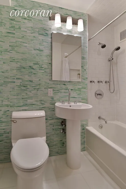 New York City Real Estate | View 30 East 9th Street, 4C | 2nd Full Bathroom | View 8