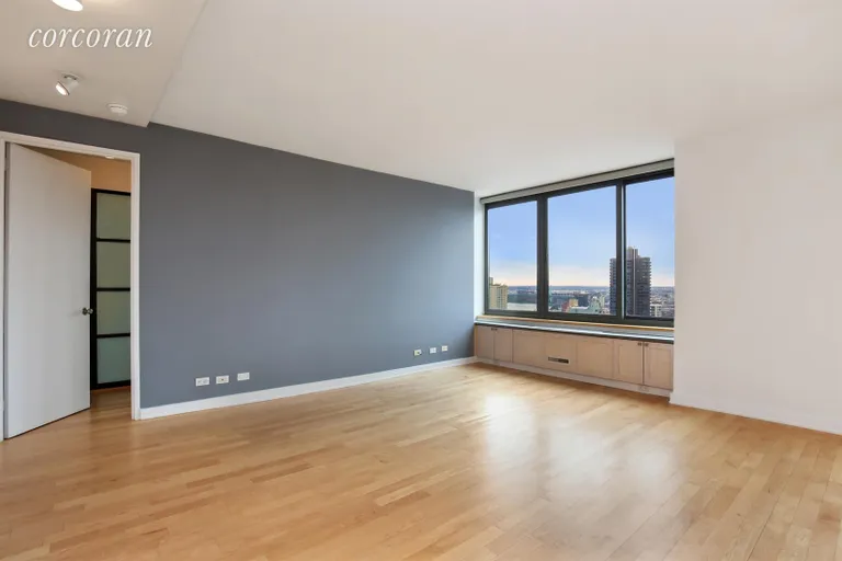 New York City Real Estate | View 300 East 85th Street, 2905 | Living Room | View 11