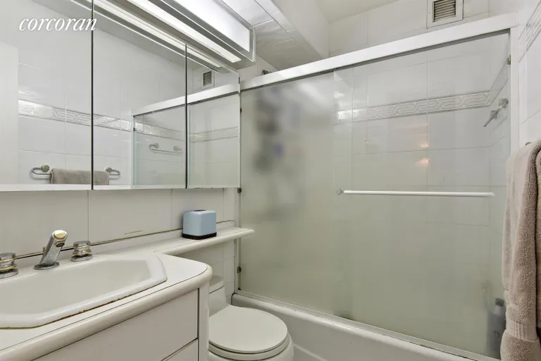 New York City Real Estate | View 211 East 53rd Street, 7C | Bathroom | View 4