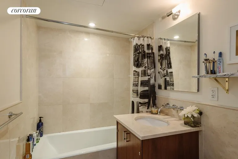 New York City Real Estate | View 200 East 66th Street, E3-06 | Bathroom | View 6