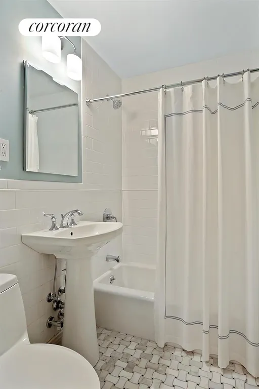 New York City Real Estate | View 225 East 57th Street, 7A | 
    
        
        
            

    Bathroom | View 5