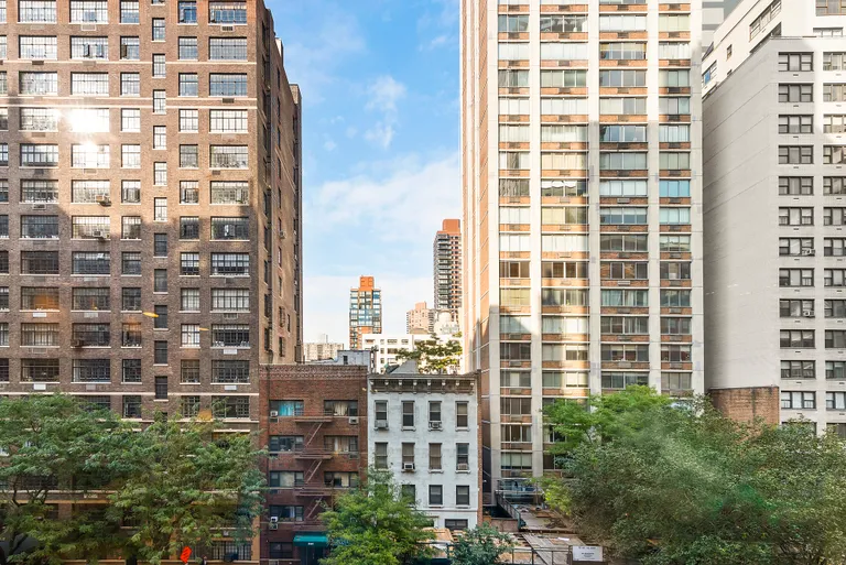 New York City Real Estate | View 350 East 72nd Street, 5B | 1 | View 2