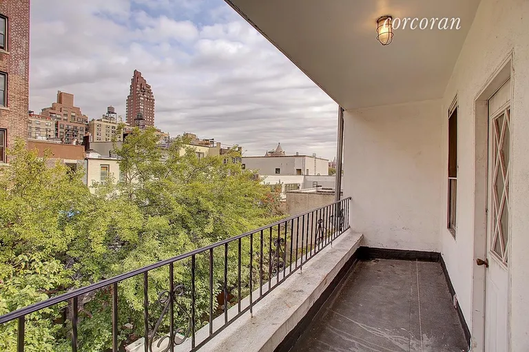 New York City Real Estate | View 184 Thompson Street, 6P | room 1 | View 2