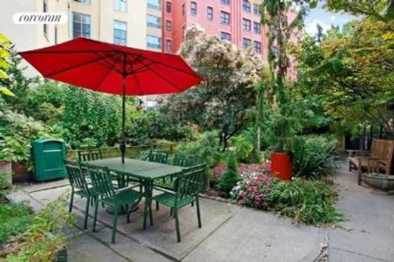 New York City Real Estate | View 75 Poplar Street, 2K | Common Garden | View 5