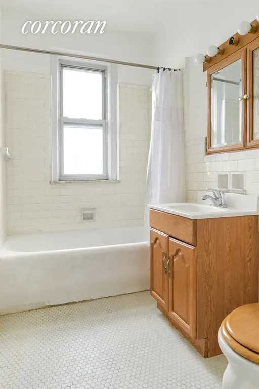 New York City Real Estate | View 521 41st Street, D3 | Bathroom | View 6