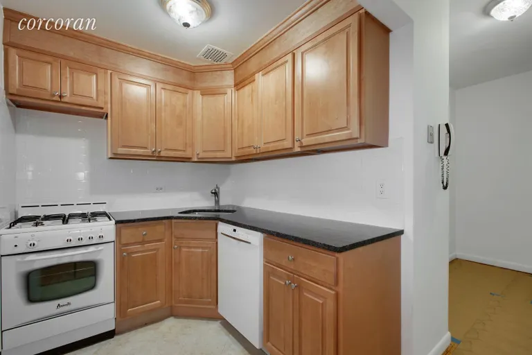 New York City Real Estate | View 27 West 71st Street, 1C | Kitchen | View 3