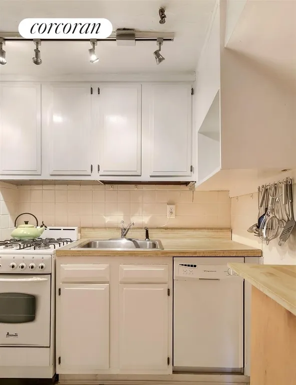 New York City Real Estate | View 210 Columbia Heights, GRDN | Kitchen | View 2