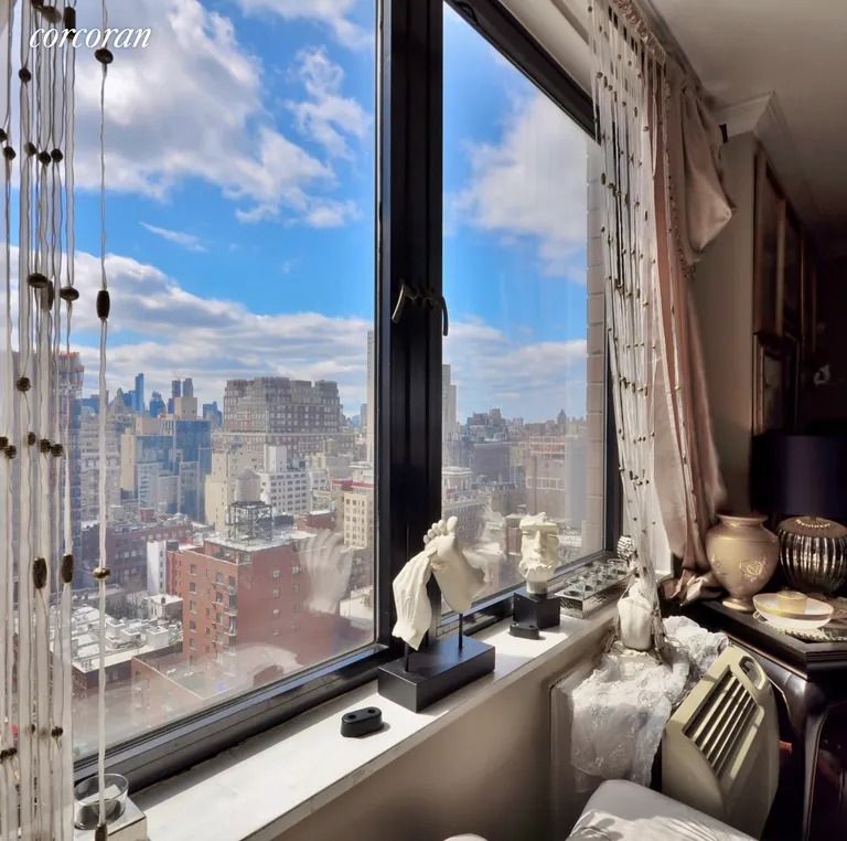 New York City Real Estate | View 1601 Third Avenue, 24A | room 6 | View 7
