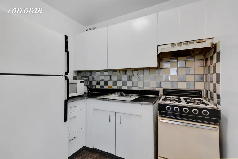 New York City Real Estate | View 185 Hall Street, 1711 | room 4 | View 5