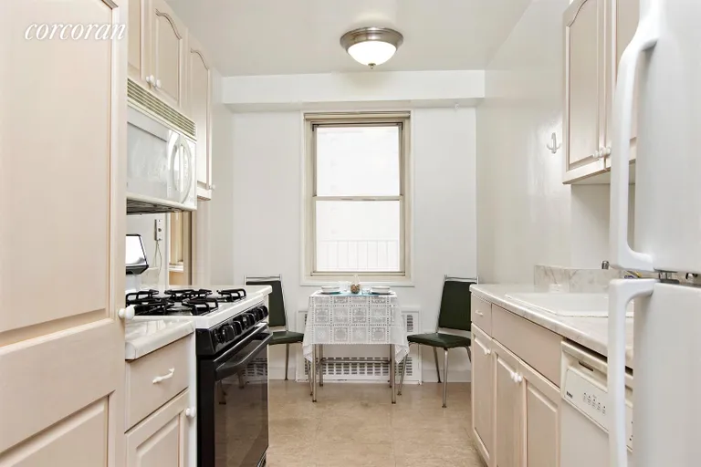 New York City Real Estate | View 301 East 78th Street, 16C | Kitchen | View 4