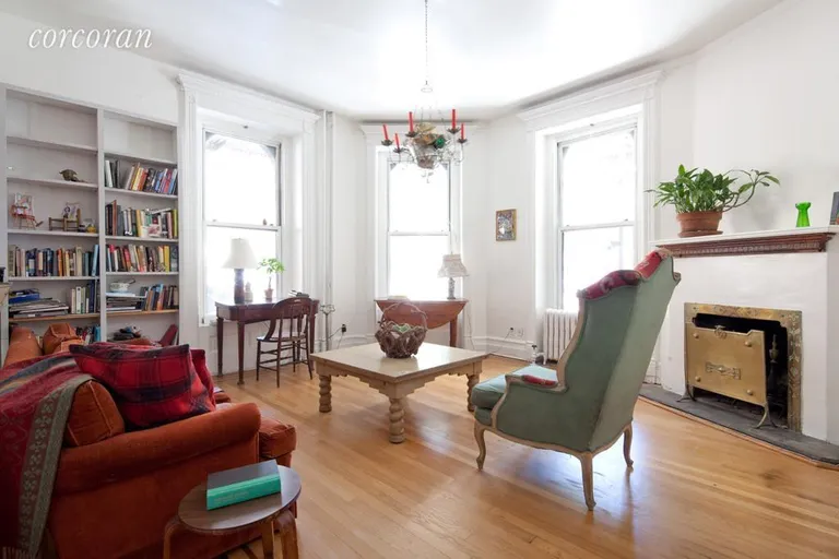 New York City Real Estate | View 39.5 Washington Square S, 1 | 2 Beds, 2 Baths | View 1