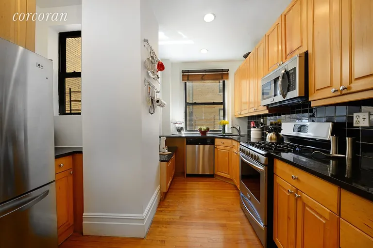 New York City Real Estate | View 215 West 90th Street, 11A | room 2 | View 3