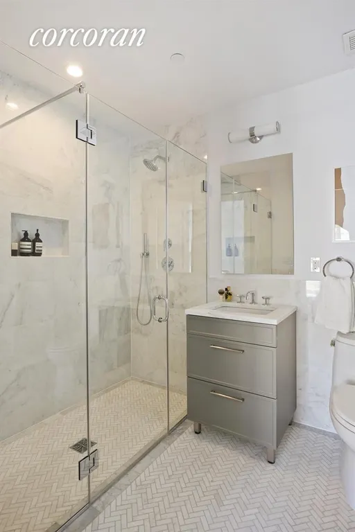 New York City Real Estate | View 164 South Oxford Street, PH | Master Bathroom | View 8