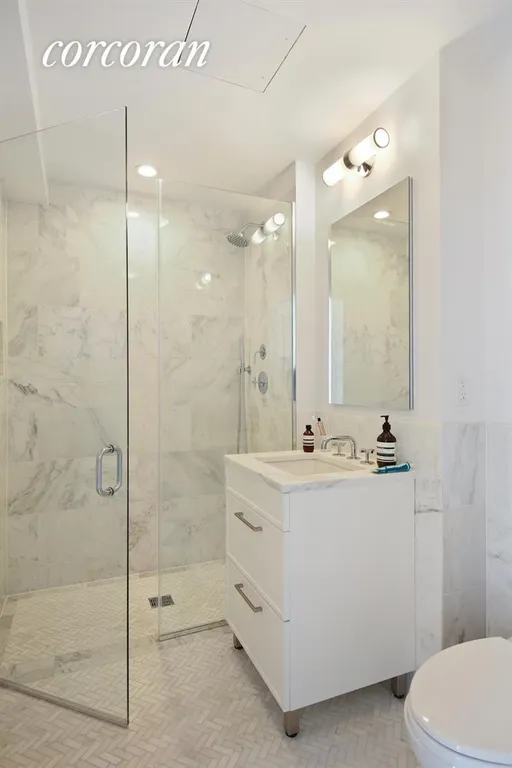 New York City Real Estate | View 164 South Oxford Street, PH | Guest Bathroom | View 9