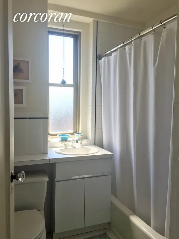 New York City Real Estate | View 136 Waverly Place, 16E | Windowed Bathroom | View 8
