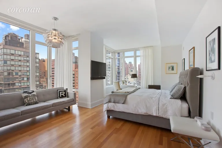 New York City Real Estate | View 305 East 85th Street, 18A | room 3 | View 4