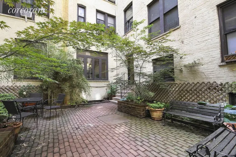 New York City Real Estate | View 264 6TH AVENUE, 2K | Common garden | View 5