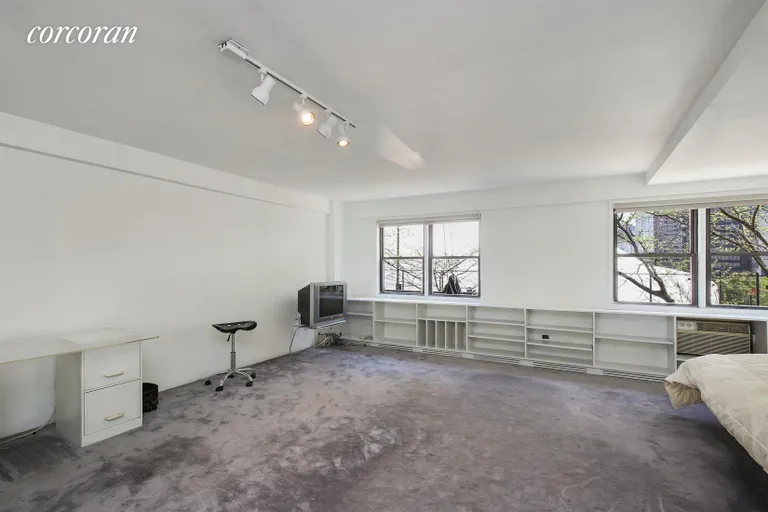 New York City Real Estate | View 40 Sutton Place, 2G | Living Room | View 5