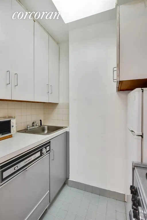 New York City Real Estate | View 40 Sutton Place, 2G | Kitchen | View 3