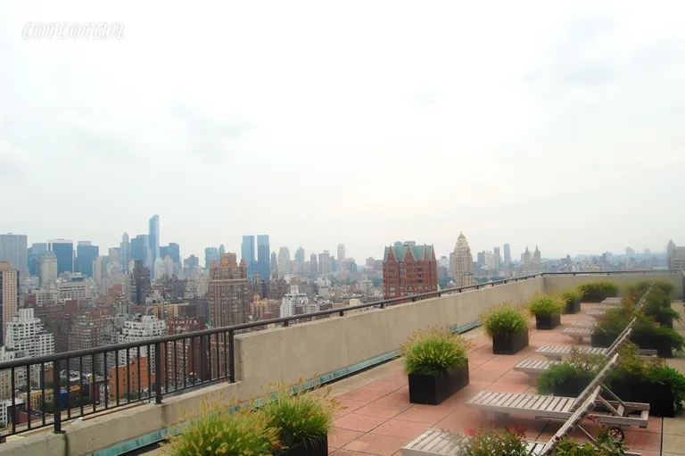 New York City Real Estate | View 301 East 79th Street, 24J | room 9 | View 10
