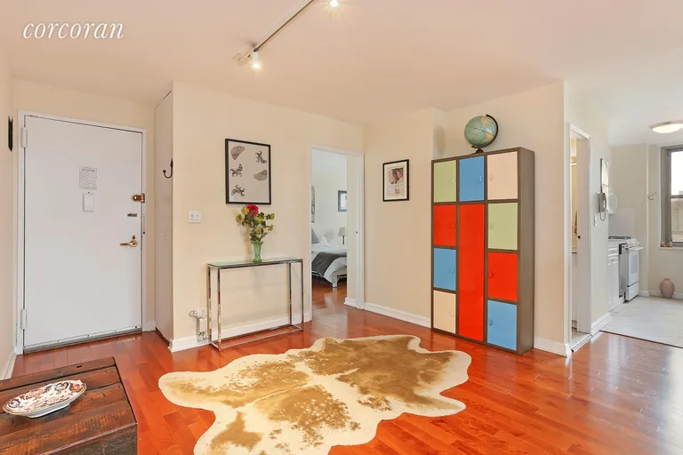 New York City Real Estate | View 301 East 79th Street, 24J | room 5 | View 6