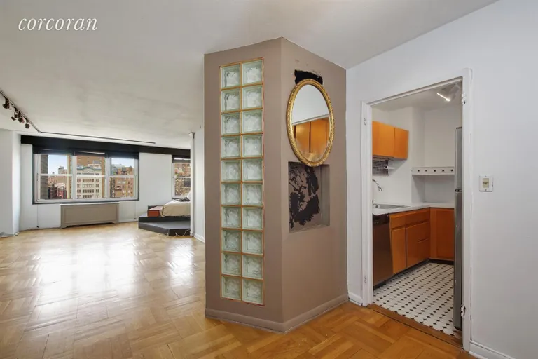 New York City Real Estate | View 205 Third Avenue, 16F | Foyer | View 3