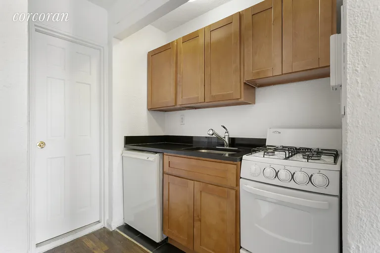 New York City Real Estate | View 17 Downing Street, 4B | room 3 | View 4