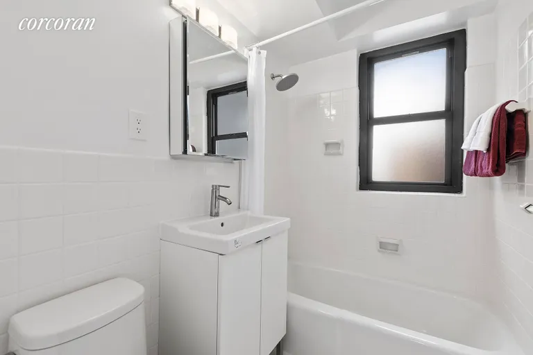 New York City Real Estate | View 115 East 9th Street, 9N | Bathroom | View 5
