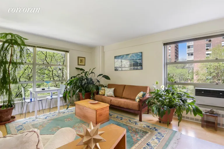 New York City Real Estate | View 80 La Salle Street, 6G | Living Room | View 2