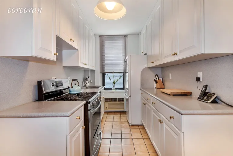 New York City Real Estate | View 1049 Park Avenue, 11B | Kitchen | View 3