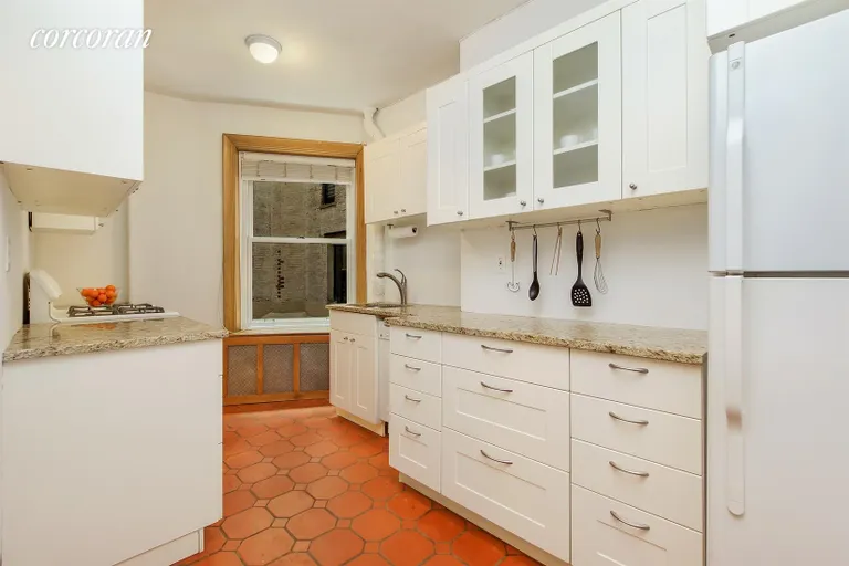 New York City Real Estate | View 552 Riverside Drive, 1A | Eat-in kitchen | View 4