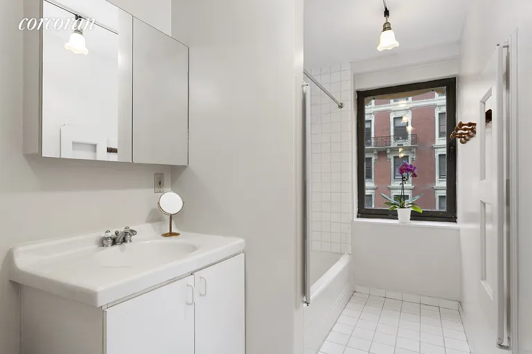 New York City Real Estate | View 25 East 83rd Street, 7B | room 3 | View 4