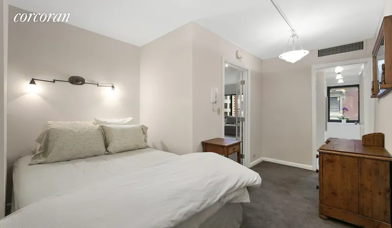 New York City Real Estate | View 25 East 83rd Street, 7B | room 2 | View 3
