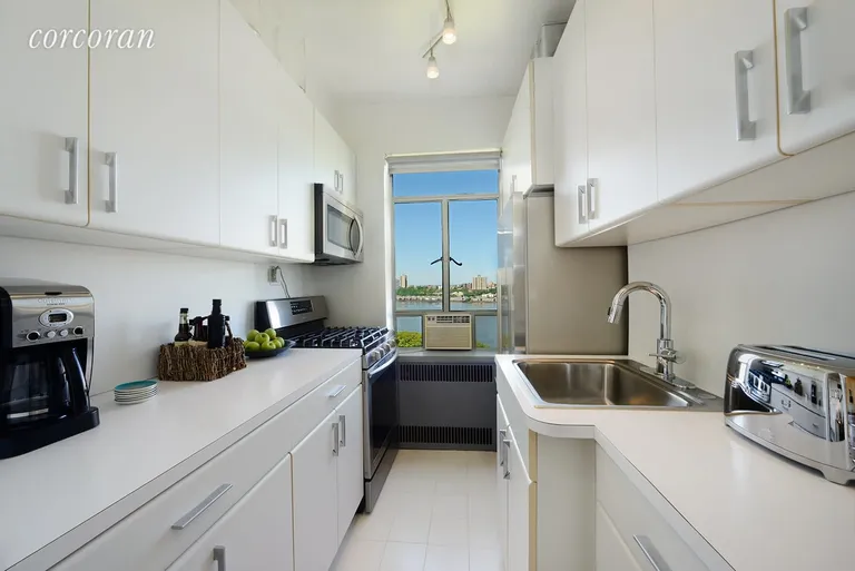 New York City Real Estate | View 100 Riverside Drive, 19B | room 6 | View 7