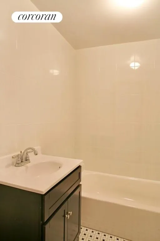 New York City Real Estate | View 382A 6th Avenue, 3 | Crisp bathroom | View 4