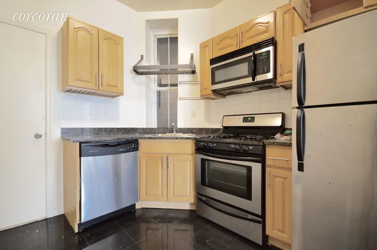 New York City Real Estate | View 18 North Moore Street, 2F | room 2 | View 3