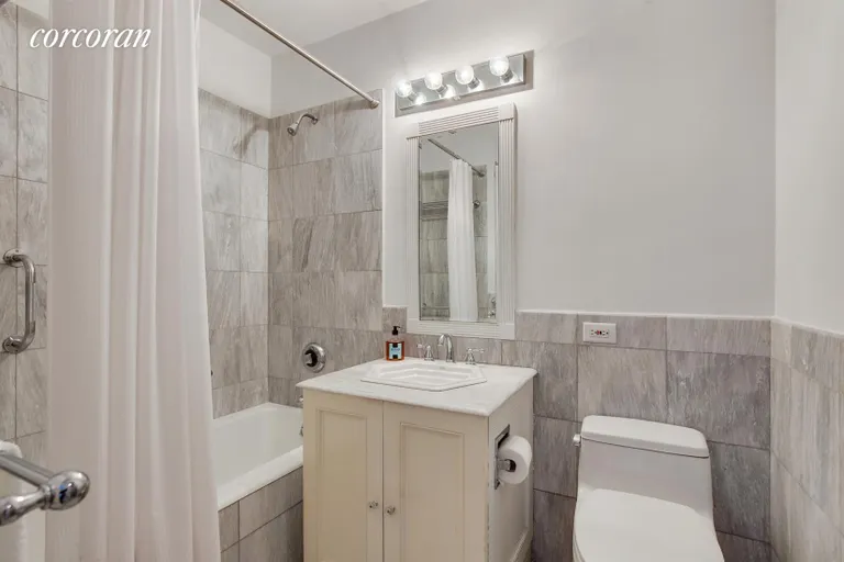 New York City Real Estate | View 650 Park Avenue, 10A | Master Bathroom | View 8
