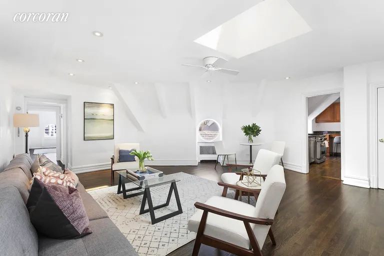 New York City Real Estate | View 2109 Broadway, 17-131 | Expansive Living Room | View 3