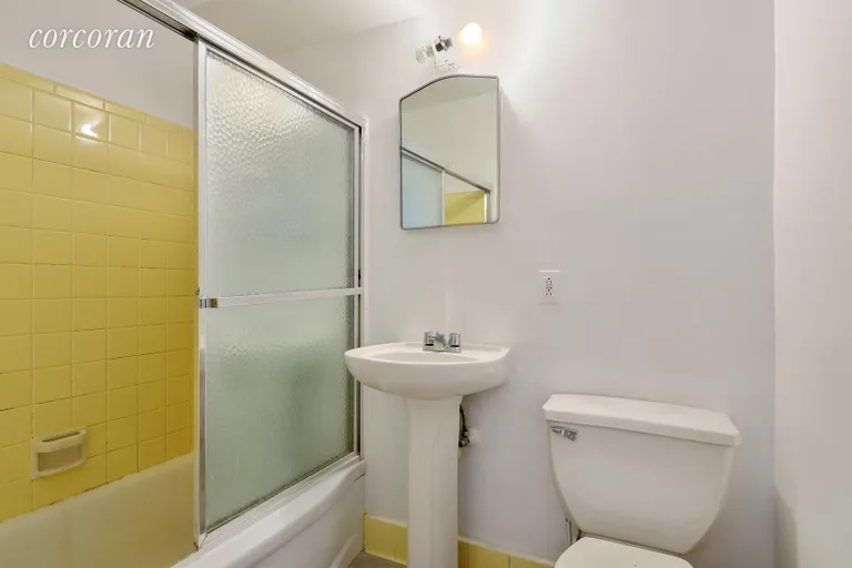 New York City Real Estate | View 80 La Salle Street, 16B | Bathroom | View 4