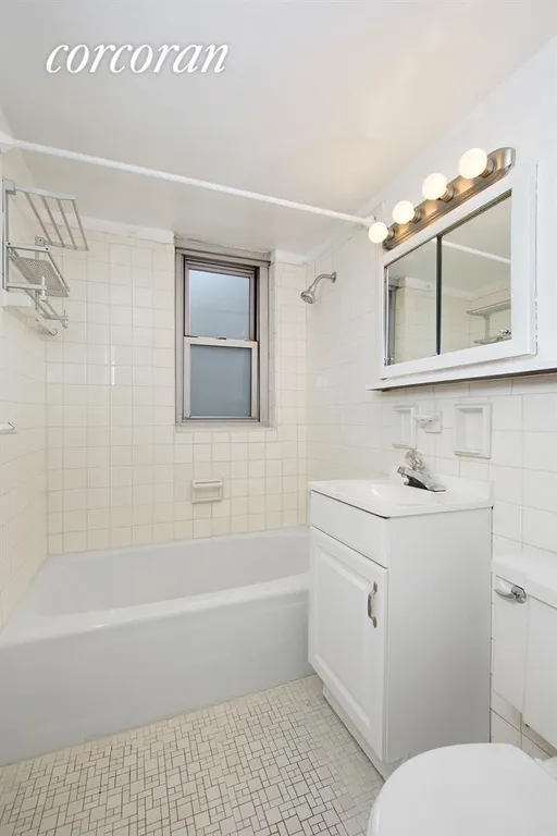 New York City Real Estate | View 330 East 49th Street, 10B | Bathroom | View 6
