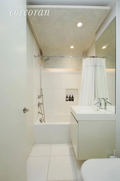 New York City Real Estate | View 148 Chambers Street, 5 | Bathroom | View 8